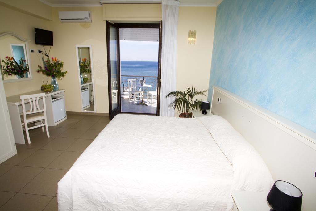 Hotel Cicasub Crotone Zimmer foto