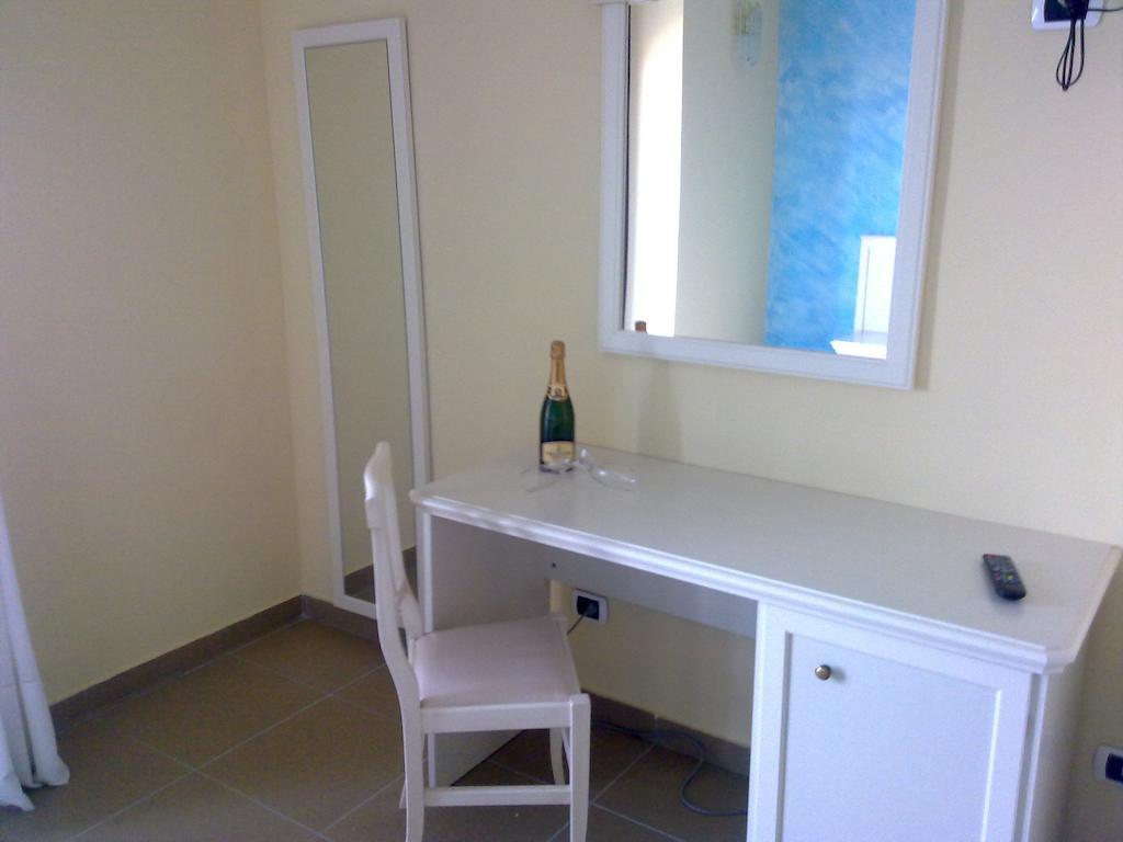 Hotel Cicasub Crotone Zimmer foto